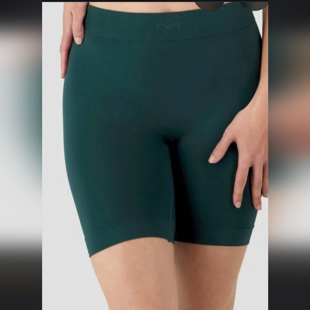 Maidenform Seemless Snoothing Shorts